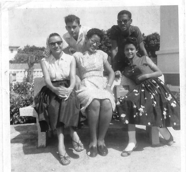 Comentando fotografías: escolares del año de las guácaras