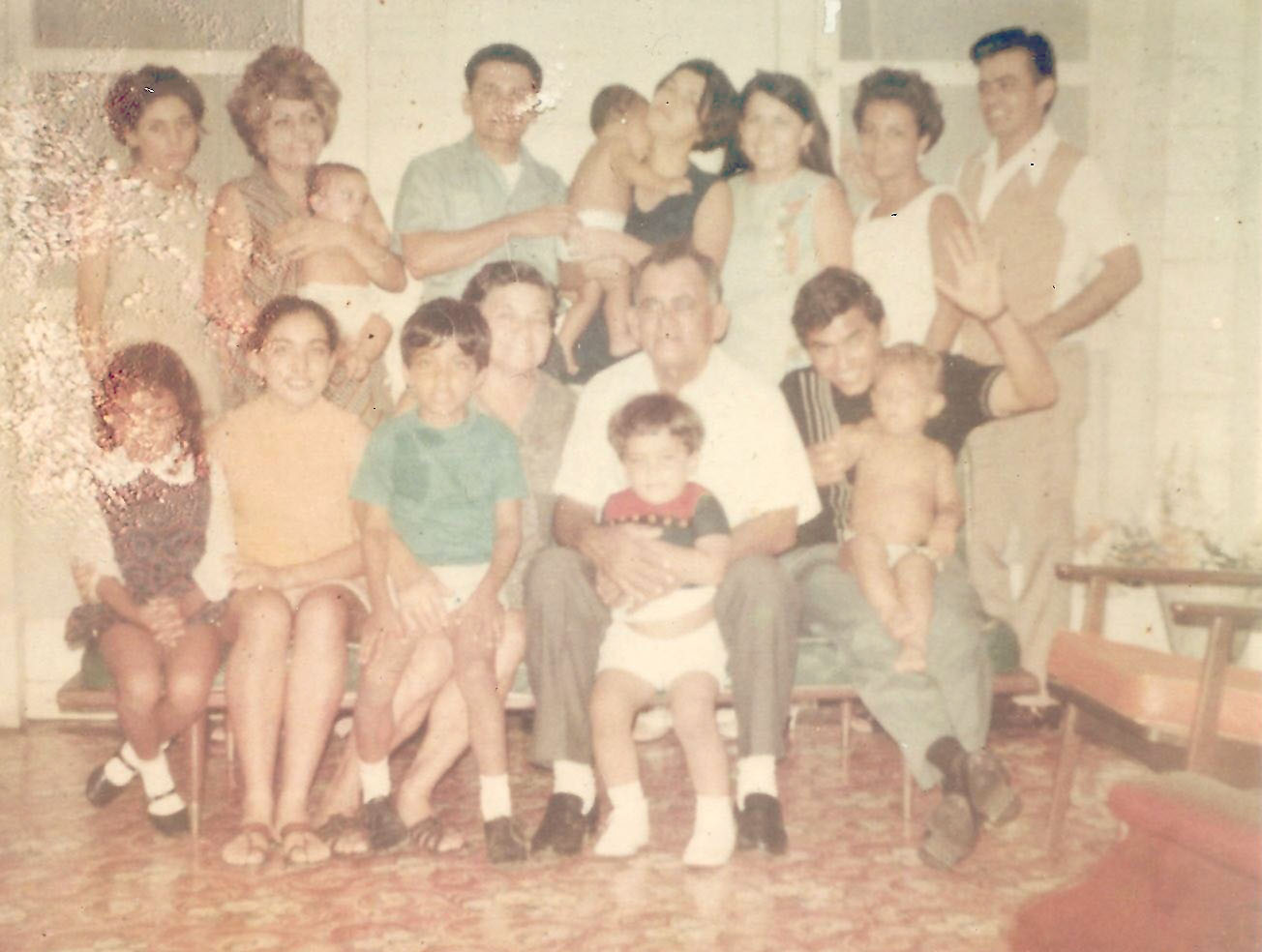 Mis memorias: Agua de colonia / por Marinín Torregrosa Sánchez